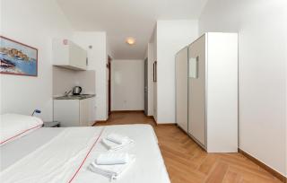 2 Bedroom Beautiful Home In Sikici - 7