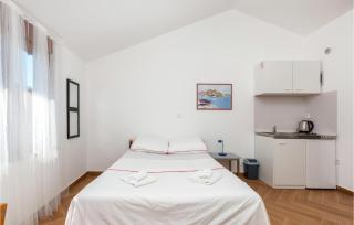 2 Bedroom Beautiful Home In Sikici - 5