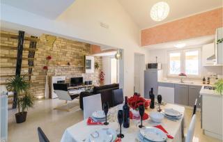 3 Bedroom Beautiful Home In Frkeci - Barban - 9