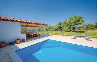 Gorgeous Home In Buje With Kitchen - Buje - 9
