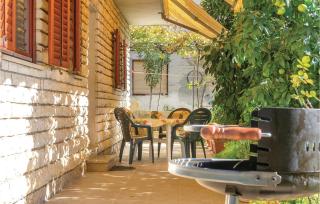 2 Bedroom Amazing Apartment In Pula - Pula - 4