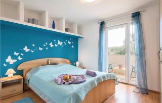 Cozy Apartment In Liznjan With Wifi - 2