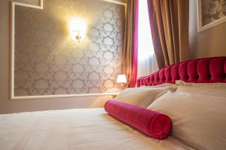 Lady Capulet Apartments - 1