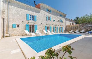 Four-Bedroom Holiday Home In Kringa - 1