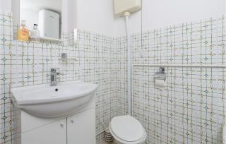 Awesome Apartment In Svjuraj - 8