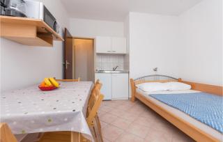 Nice Apartment In Sveti Filip I Jakov - Sveti Filip i Jakov - 3