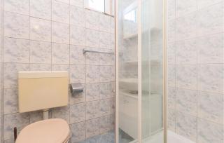 Nice Apartment In Sveti Filip I Jakov - 9