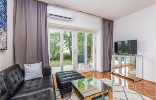 2 Bedroom Nice Home In Novi Vinodolski - 9
