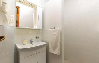 Cozy Apartment In Crikvenica With Wifi - 9