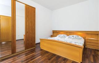Gorgeous Apartment In Lukovo Sugarje - Lukovo Šugarje - 6
