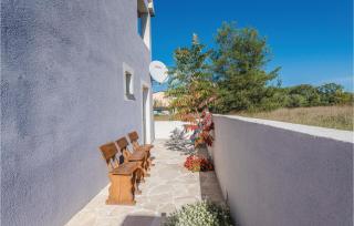 Two-Bedroom Holiday Home In Privlaka-Sabunike - 9