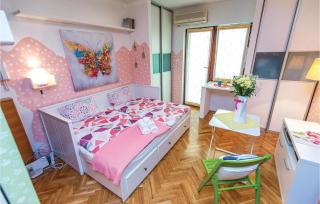 Beautiful Apartment In Crikvenica - Crikvenica - 9