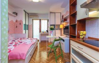 Beautiful Apartment In Crikvenica - Crikvenica - 4