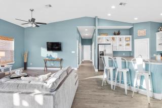 New 5 BDRM W/Pool, Observation Deck Walk to Beach! - Port Aransas - 4
