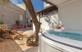 One-Bedroom Holiday Home With Sea View In Makarska - Makarska - 2