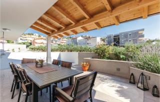 Two-Bedroom Apartment In Podstrana - 1