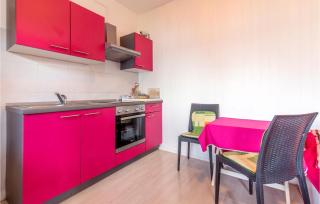 Gorgeous Apartment In Lokva Rogoznica With Wifi - 5