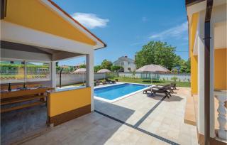 3 Bedroom Stunning Home In Labin - 4