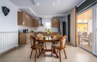 3 Bedroom Stunning Home In Labin - 6