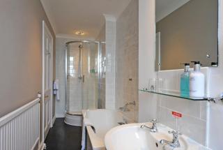 Royal Hotel by Greene King Inns - Ross on Wye - 7