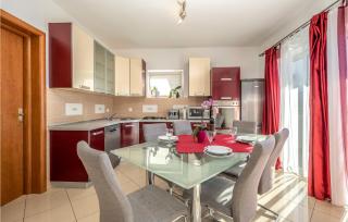 Gorgeous Apartment In Crikvenica - Crikvenica - 8