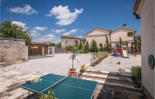 Four-Bedroom Holiday Home In Vodnjan - 6