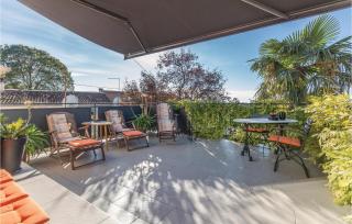 Lovely Apartment In Porec With Kitchen - 8