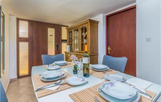 Beautiful Apartment In Mali Losinj - 5