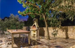 Gorgeous Home In Medulin With Kitchen - Medulin - 6