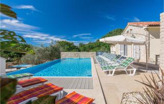 Gorgeous Home In Medulin With Kitchen - 3