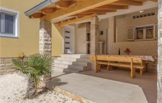 Nice Home In Liznjan With Wifi - 3