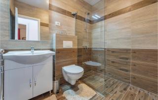 2 Bedroom Nice Apartment In Novigrad - 2