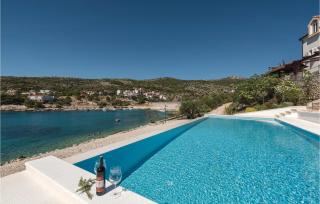 Six-Bedroom Holiday Home In Primosten - 7