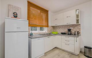 Cozy Apartment In Vrbnik With Wifi - Vrbnik - 4
