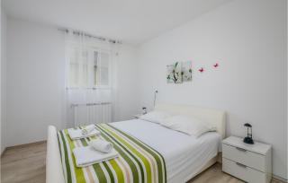Cozy Apartment In Vrbnik With Wifi - Vrbnik - 1