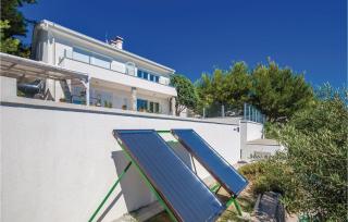 3 Bedroom Beautiful Apartment In Banjol - 2