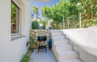 3 Bedroom Beautiful Apartment In Banjol - 1