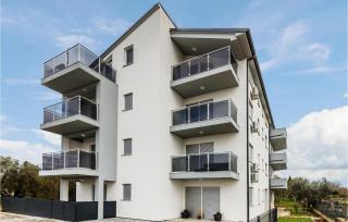 1 Bedroom Amazing Apartment In Peroj - Peroj - 2