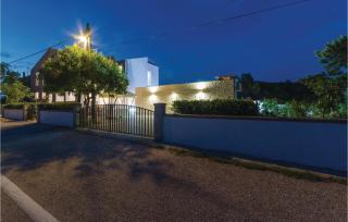 Two-Bedroom Apartment In Veli Rat - 1