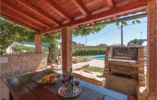 4 Bedroom Cozy Home In Liznjan - 4