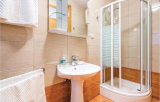2 Bedroom Gorgeous Apartment In Matulji - Matulji - 6