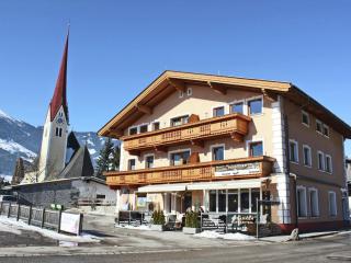 Apartment Uderns near Hochzillertal Ski Lift - 2