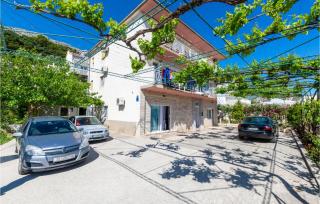 Gorgeous Apartment In Duce With Wifi - 2