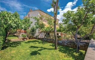 Gorgeous Apartment In Novi Vinodolski - 1