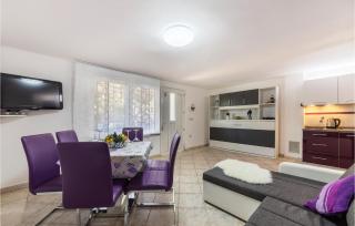 1 Bedroom Amazing Apartment In Pavicini - 3