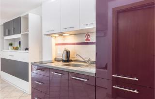 1 Bedroom Amazing Apartment In Pavicini - 6