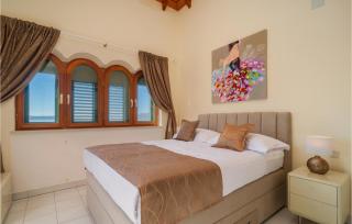 Amazing Apartment In Okrug Donji - Okrug Donji - 7