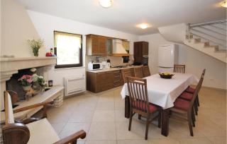 Three-Bedroom Holiday Home In Rebici - 6
