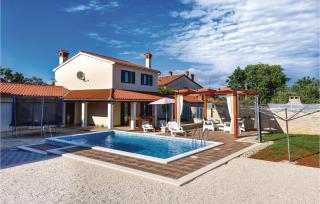 Three-Bedroom Holiday Home In Rebici - 2