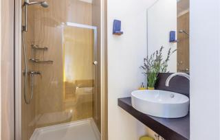 Gorgeous Apartment In Malinska - Omišalj (Castelmuschio) - 9